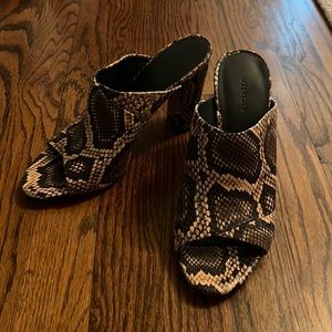 Vince Women's Brown Snake Leather Mules Sandals Shoes Size 7.5, worn once.